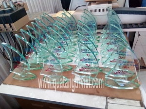 cong-ty-chung-toi-la-mot-trong-nhung-don-vi-san-xuat-ky-niem-chuong-dong-uy-tin-va-chat-luong-hang-dau-tai-viet-nam